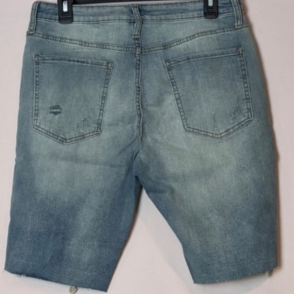 Fashion Nova Men Ripped Tinted Denim Shorts in Vintage Blue Wash size 32 - Picture 3 of 7